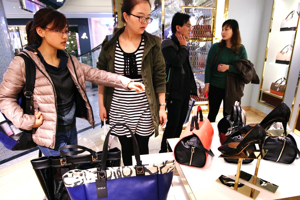 Retail sales in the first three months decreased by 2.3 per cent in value, compared with the same quarter last year, but retail volume was virtually unchanged. Photo: Nora Tam