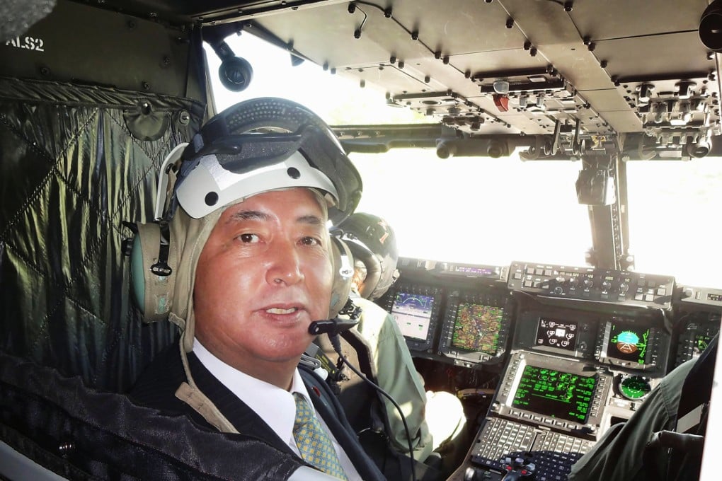 Japanese Defense Minister Gen Nakatani takes a demonstration ride on the MV-22 Osprey transport aircraft from the Defense Department near Washington to Naval Station Norfolk in the state of Virginia on April 29, 2015. Photo: Kyodo