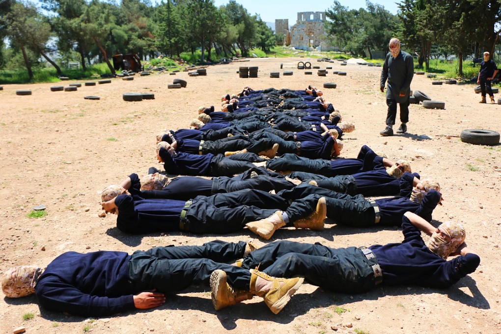 Rebel fighters from the "First Battalion" under the Free Syrian Army take part in a military training in the rebel-held countryside of the northern city of Aleppo. Photo: AFP
