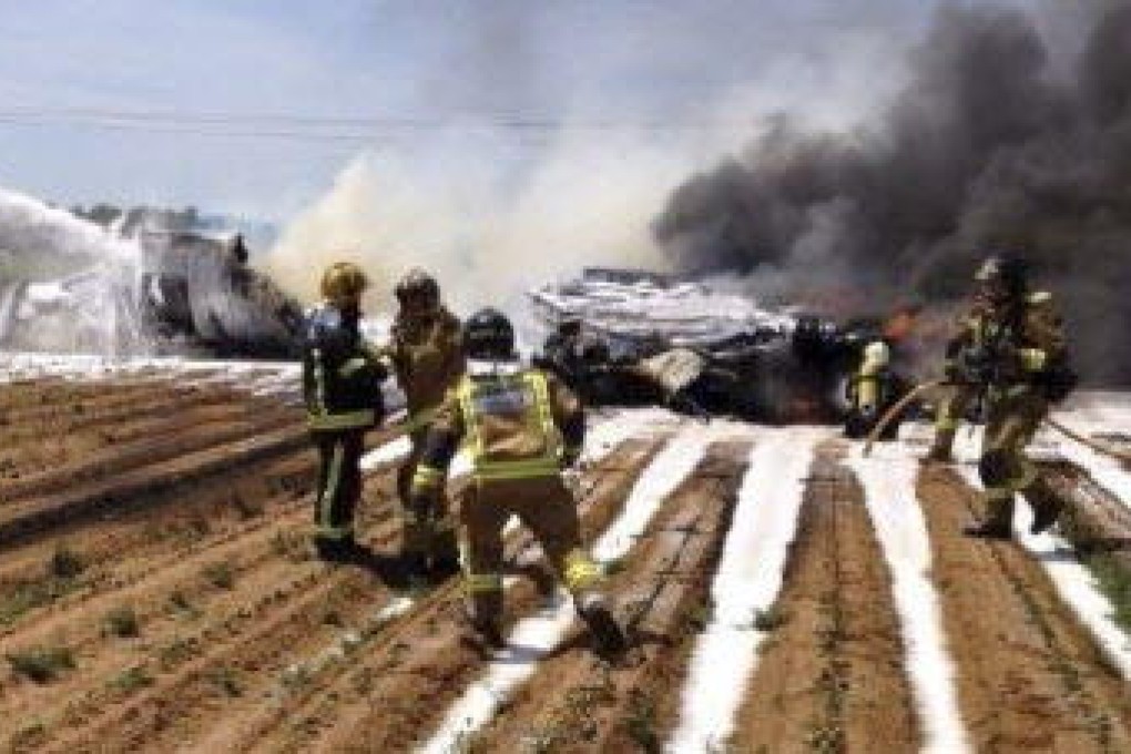 Firefighters try to extinguish a fire from the Airbus A400M after it crashed in a field near the Andalusian capital of Seville.Photo: Reuters