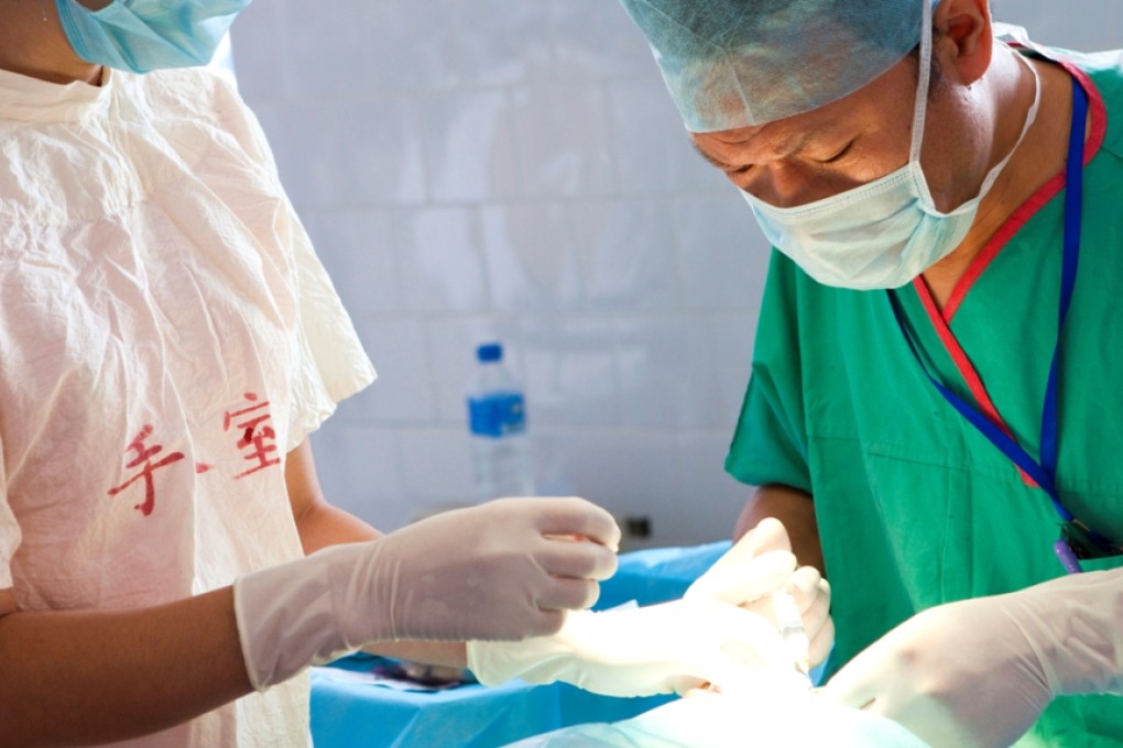 Chinese patient leaves will demanding 300,000 yuan compensation in case he dies in minor operation