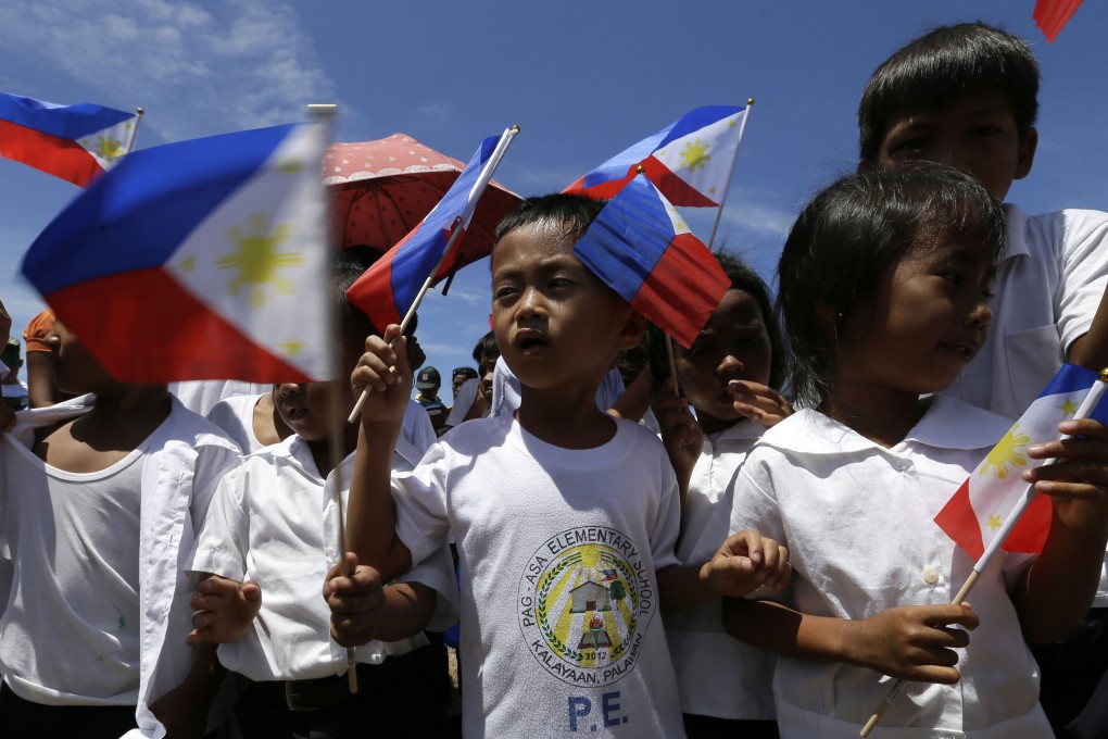 Philippine schoolchildren welcome military chief General Gregorio Catapang Junior to Thitu Island. Photo: AFP