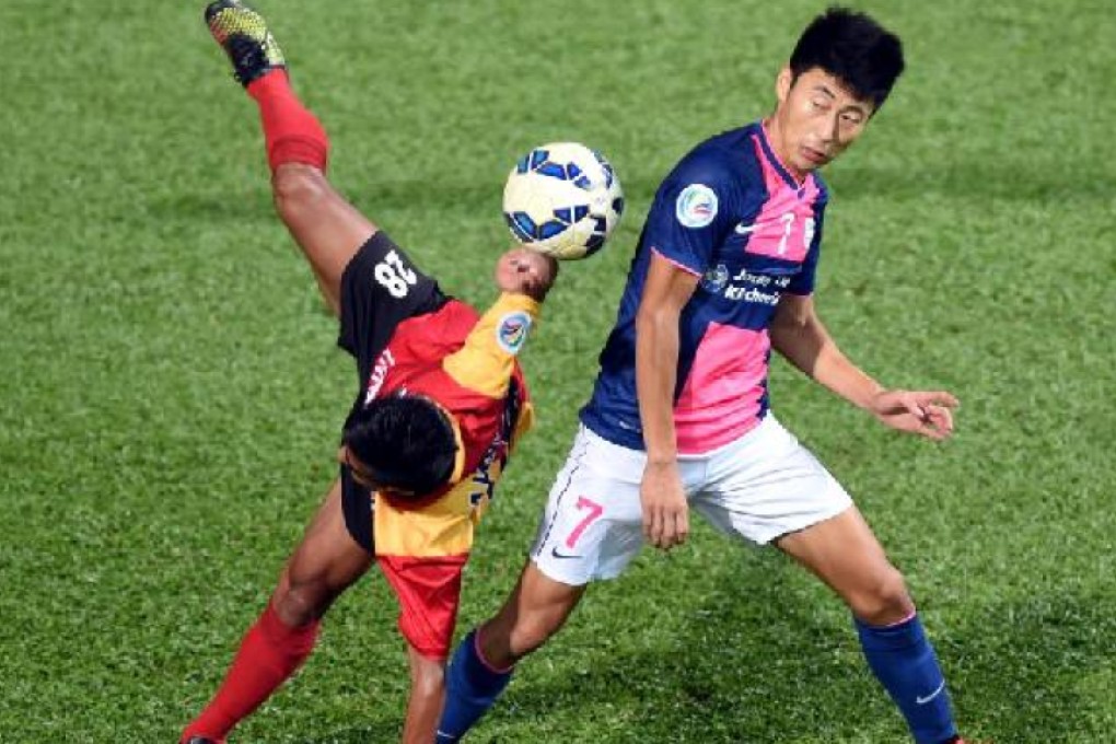 Kitchee's Xu Deshuai takes on Syhlo Malsawm, of East Bengal, during their AFC Cup match at Mong Kok Stadium. Photo: Xinhua