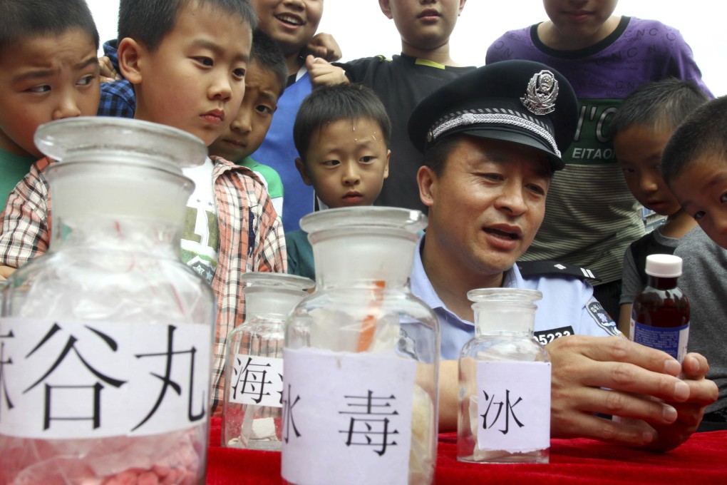 A campaign will send lecturers and volunteers to schools to give anti-drug courses. Photo: Xinhua