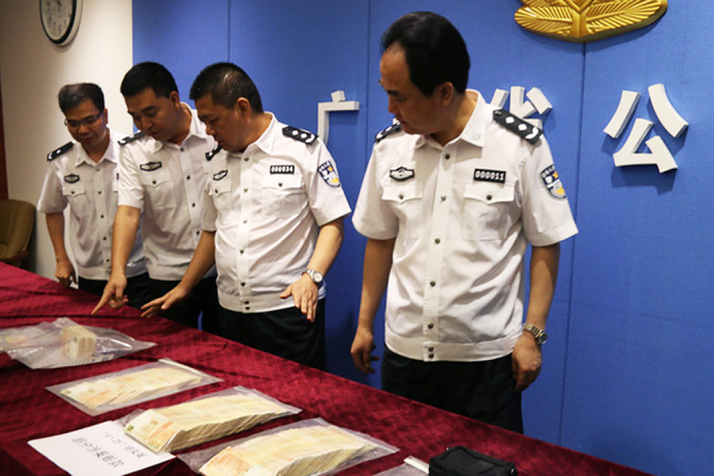 Guangdong police show the press the goods recovered from the suspects. Photo: Guangdong Provincial Public Security