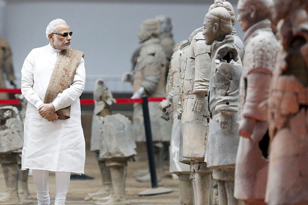 Indian Prime Minister Narendra Modi inspects sculptures of the Terracotta Army in Xian in Shaanxi province. Photo: AFP