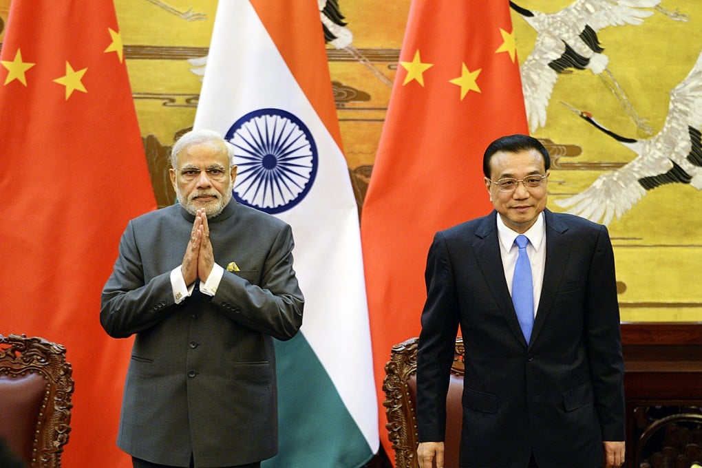 Indian Prime Minister Narendra Modi (left) chats with Premier Li Keqiang at the Great Hall of the People in Beijing. Photo: AP