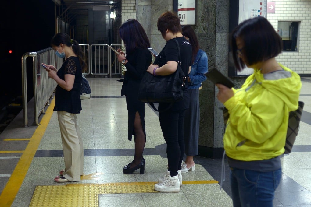 Premier Li Keqiang says China is the world's biggest mobile phone market, but internet speeds are ranked worse than 80th in the world. Photo: AFP