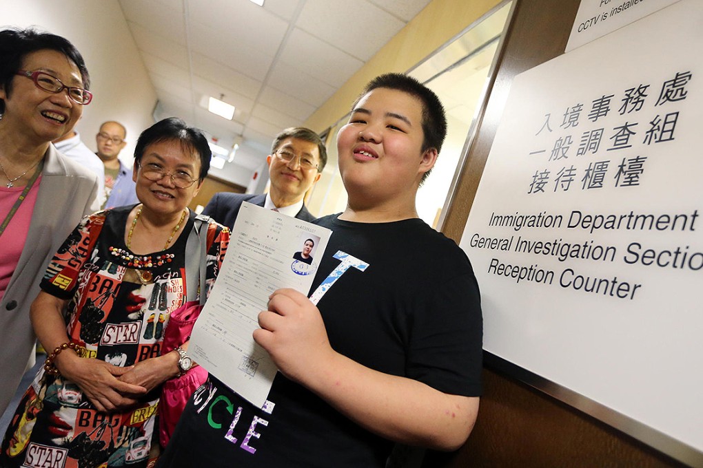 Siu Yau-wai, 12, (right) and his grandmother Chow Siu-shuen (centre) with FTU lawmaker Chan Yuen-han (left). Photo: David Wong