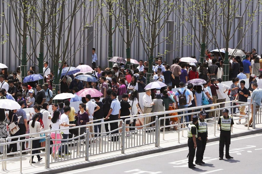 Customers arrived as early as 4am for the opening of the flagship Disney store in Shanghai's Lujiazui financial district.Photos: Reuters