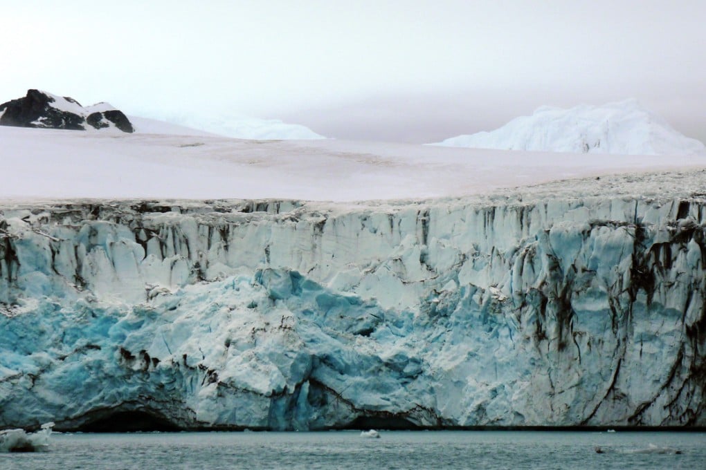The calving front of an Antarctic glacier, where ice falls into the sea. Photo: Alba Martin-Español