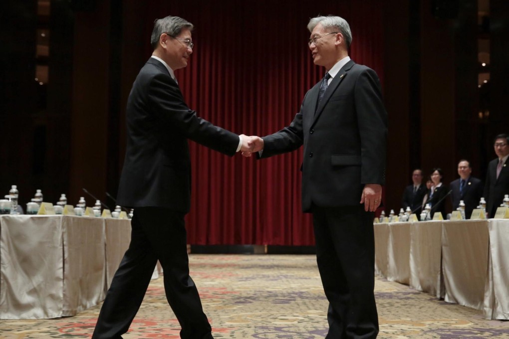 Zhang Zhijun, Beijing's top official on Taiwan, shakes hands with his Taiwanese counterpart, Andrew Hsia Li-yan, head of Taiwan's Mainland Affairs Council. Photo: CNA