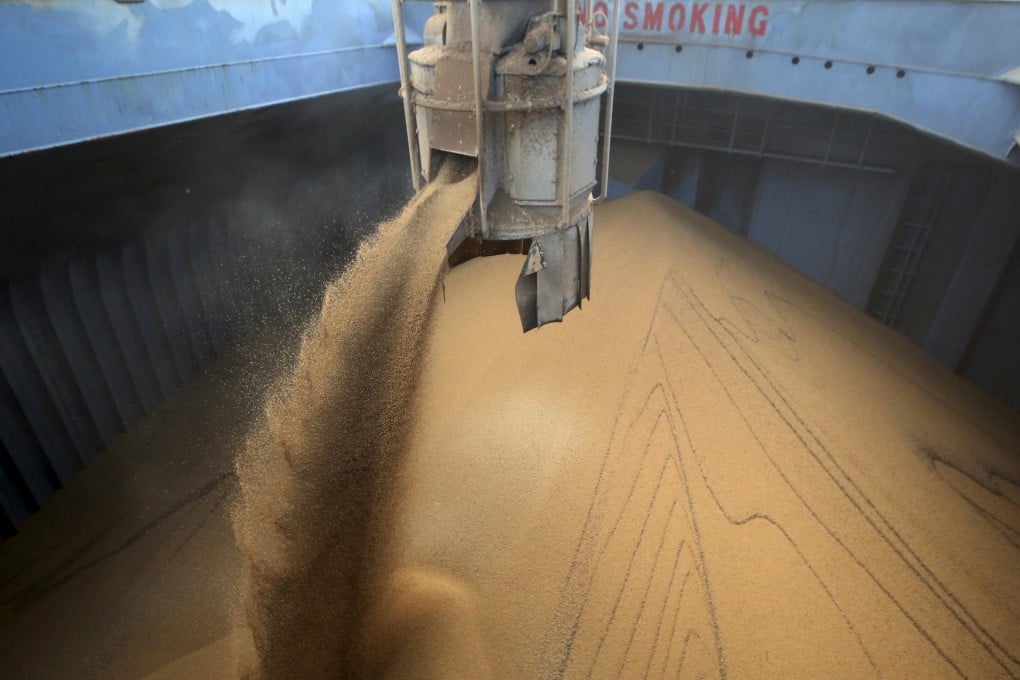 A Chinese ship is being loaded with soya beans at the port of Santos. A transcontinental railroad would ease trade. Photo: Reuters