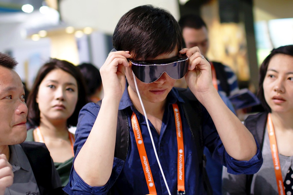 A man tries out 3D goggles during the 2015 International Consumer Electronics Show Asia in Shanghai. Photo: Reuters