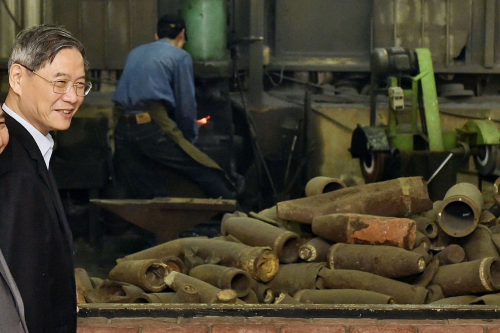 Zhang Zhijun (second from left), director of the Taiwan Affairs Office, visits a store on Sunday on Quemoy specialising in knives made from the remains of artillery shells fired from the mainland. Photo: Kyodo