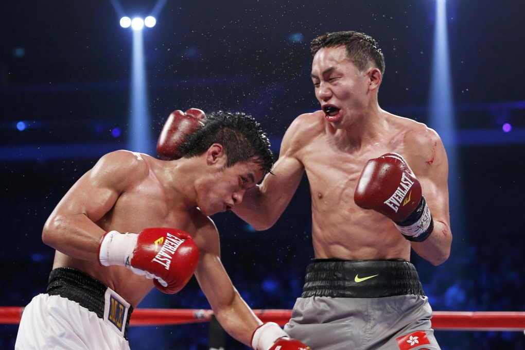 Rex Tso (right) heads for a unanimous decision over Filipino Michael Enriquez in a super flyweight bout in Macau in March. Photos: Reuters