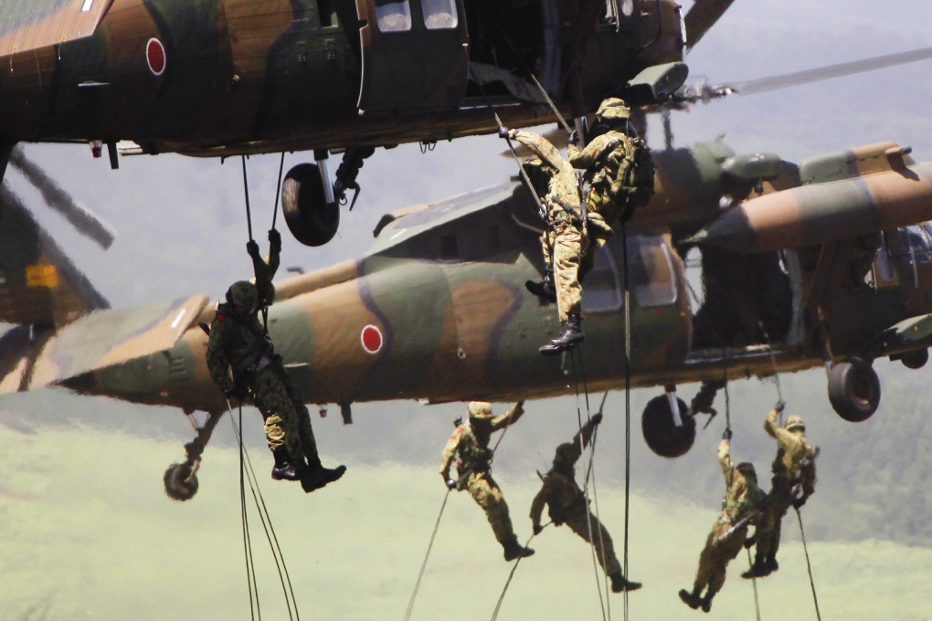Japanese troops rappel from helicopters in this file photo of a joint US-Japan exercise in 2012. Photo: AP