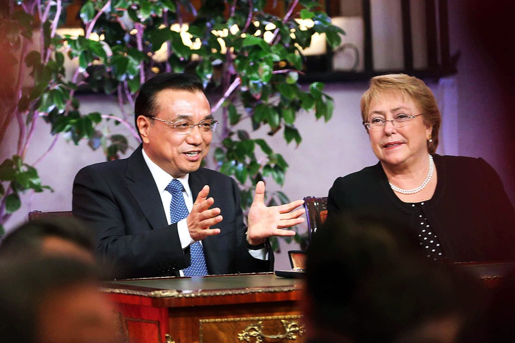 Premier Li Keqiang and Chilean President Michelle Bachelet attend the signing ceremony of bilateral cooperation deals in Santiago, Chile, on Monday. Photo: Xinhua
