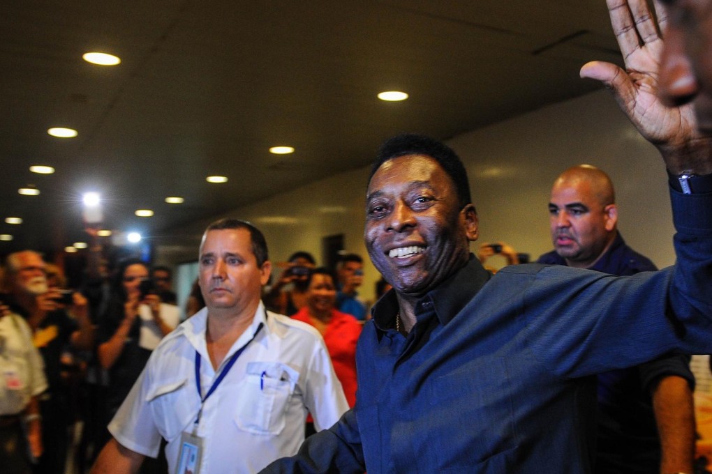 Pele arrives at Jose Marti Airport in Havana, Cuba, with the New York Cosmos, who are playing against the national team. Photo: AFP