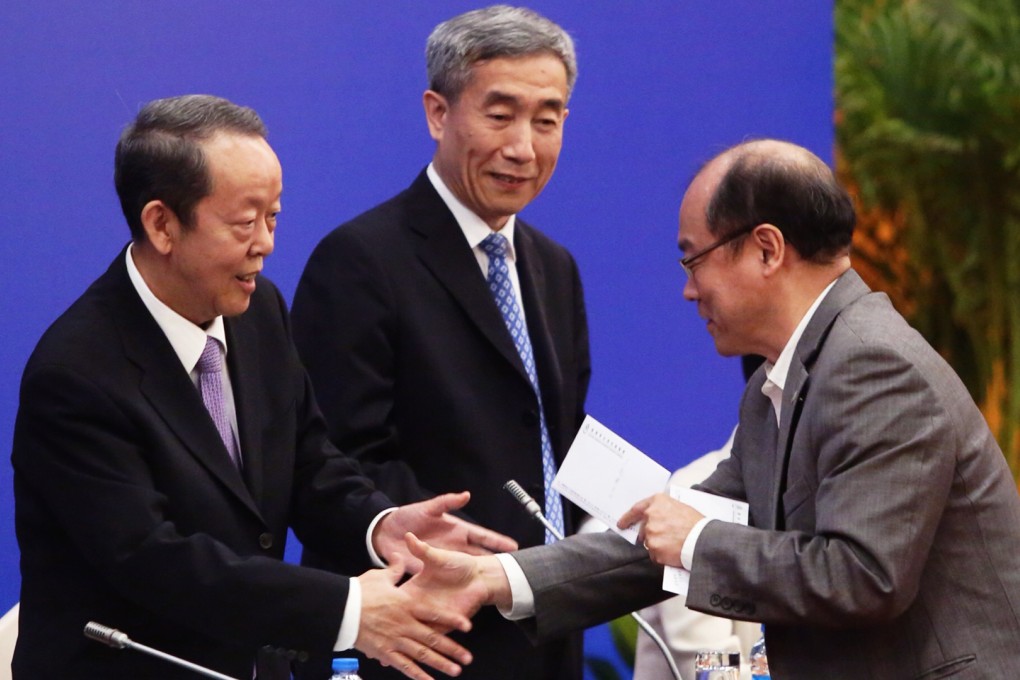 Beijing officials Wang Guangya (left) and Li Fei (middle) meet Frederick Fung (right) at Wuzhou Guest Hotel at Shenzhen. Photo: Sam Tsang