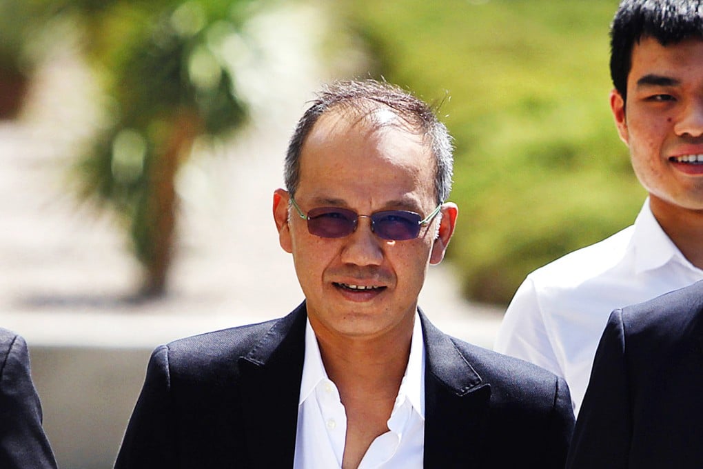 Paul Phua and his son Darren (right) walk to a courthouse in Las Vegas with their attorney Richard Schonfeld in August 2014. Photo: AP