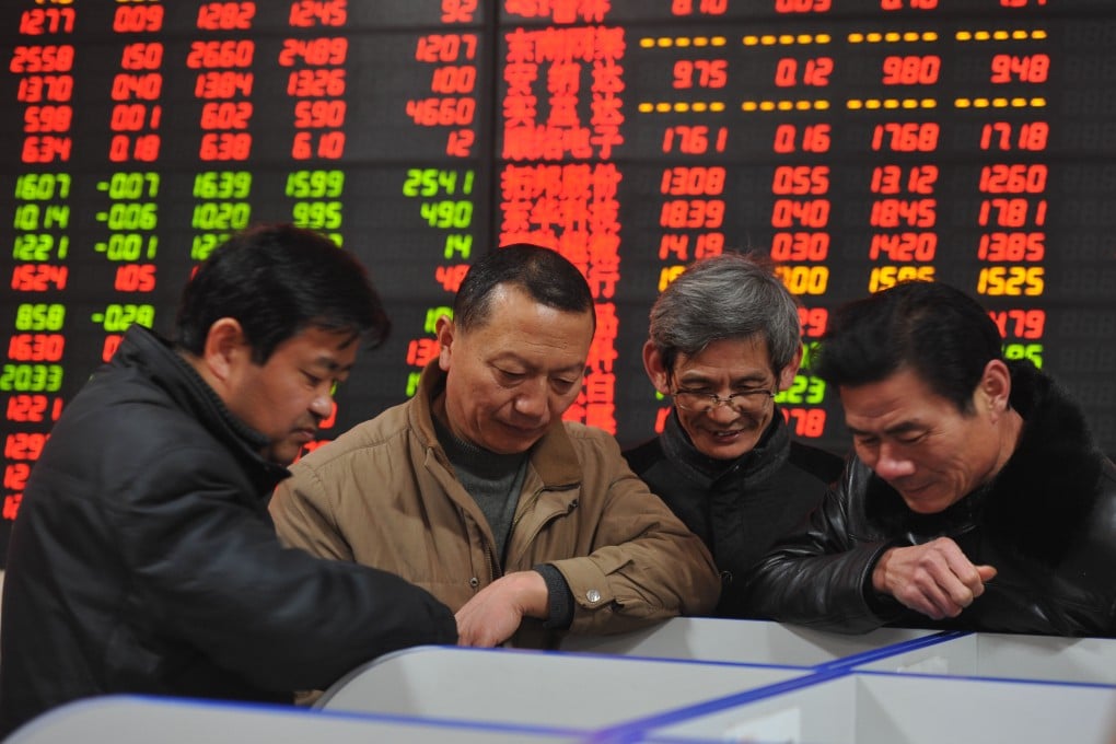 A group of Chinese investors pore over their stock picks as a company delisted in the United States plans to list in the Shenzhen market. Photo: Xinhua