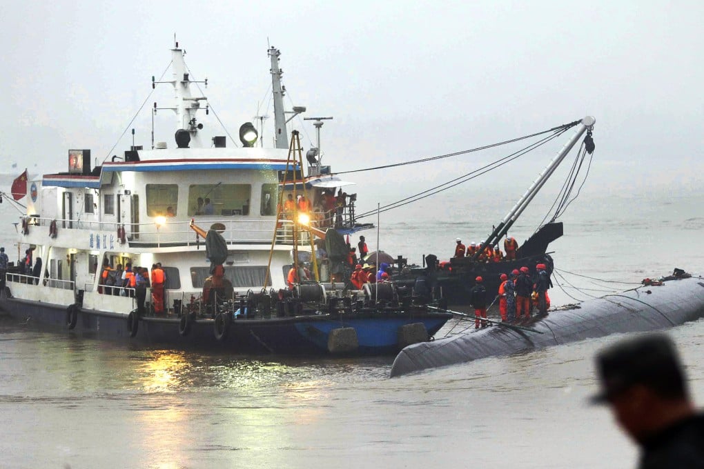 Rescuers search for those still missing after the Dongfangzhixing, or Eastern Star, capsized in China's Yangtze River. Photo: Xinhua