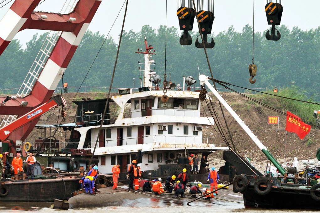 Rescuers continue search and rescue operations on a cruise ship that capsized in the Yangtze River in Jianli, Hubei. Photo: Kyodo