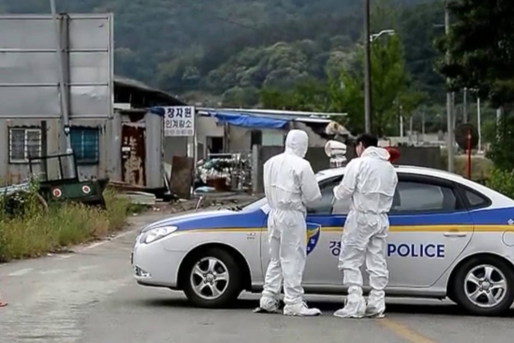 Police outside a village that was quarantined in South Korea's Mers outbreak. Photo: SMP Pictures