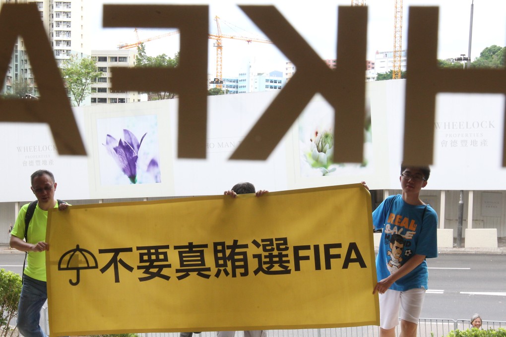 Soccer fans protest against HKFA President Timothy Fok Tsun-ting's decision to support Sepp Blatter as FIFA President outside Football Association in Ho Man Tin. Photo: Dickson Lee