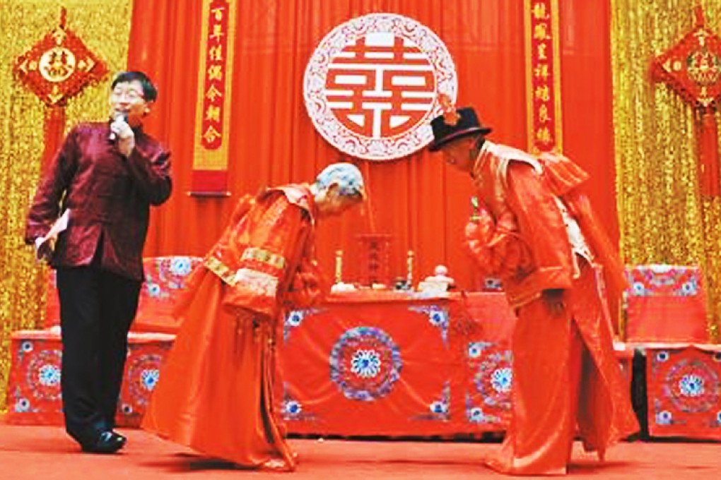 Zhang Chunlan, left, bows to her husband in the traditional ceremony, which they could not afford when they married 56 years ago. Photo: Weibo