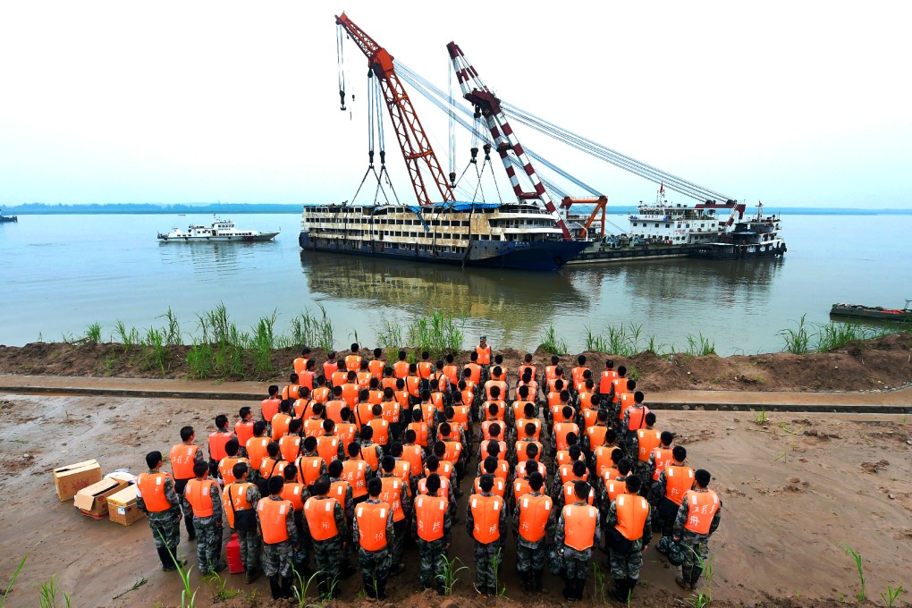 Officers and soldiers stand in silent tribute to those who died aboard the Eastern Star. Photo: Xinhua