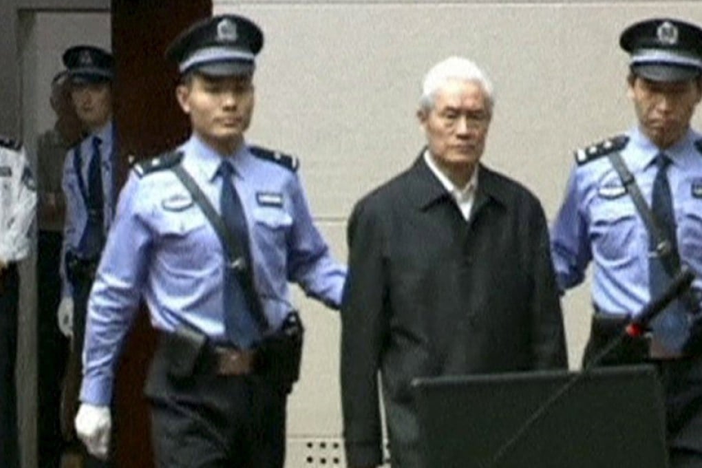 Disgraced former security tsar Zhou Yongkang is led away from court. Photo: Reuters