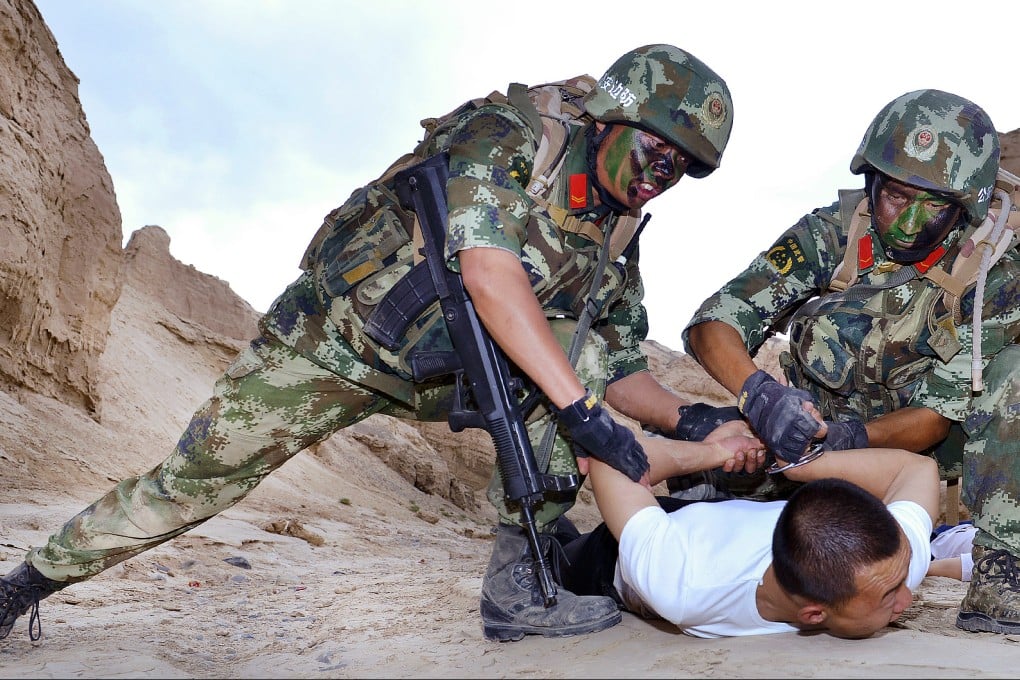 PLA soldiers take part in a combat drill in desert area in northwest China's Xinjiang Uygur Autonomous Region. Photo: Xinhua
