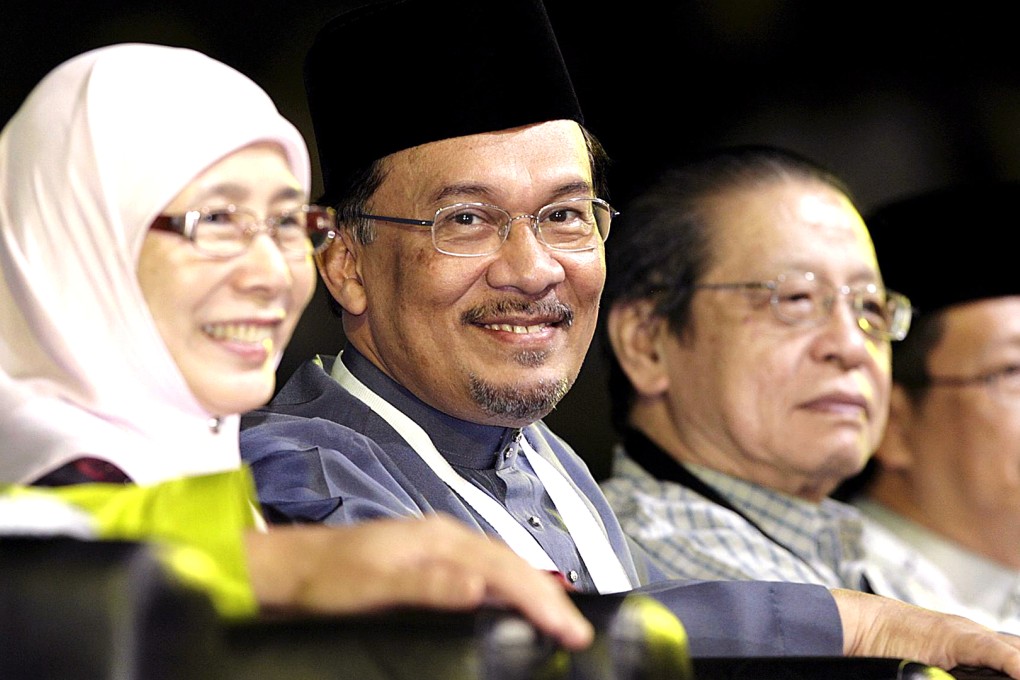 Once united: Malaysian opposition leader Anwar Ibrahim (2nd from left), once led Pakatan to glory before he was jailed in an allegedly politically motivated case. Here he is pictured with figures from the People's Justice Party and Democratic Action Party. Photo: EPA