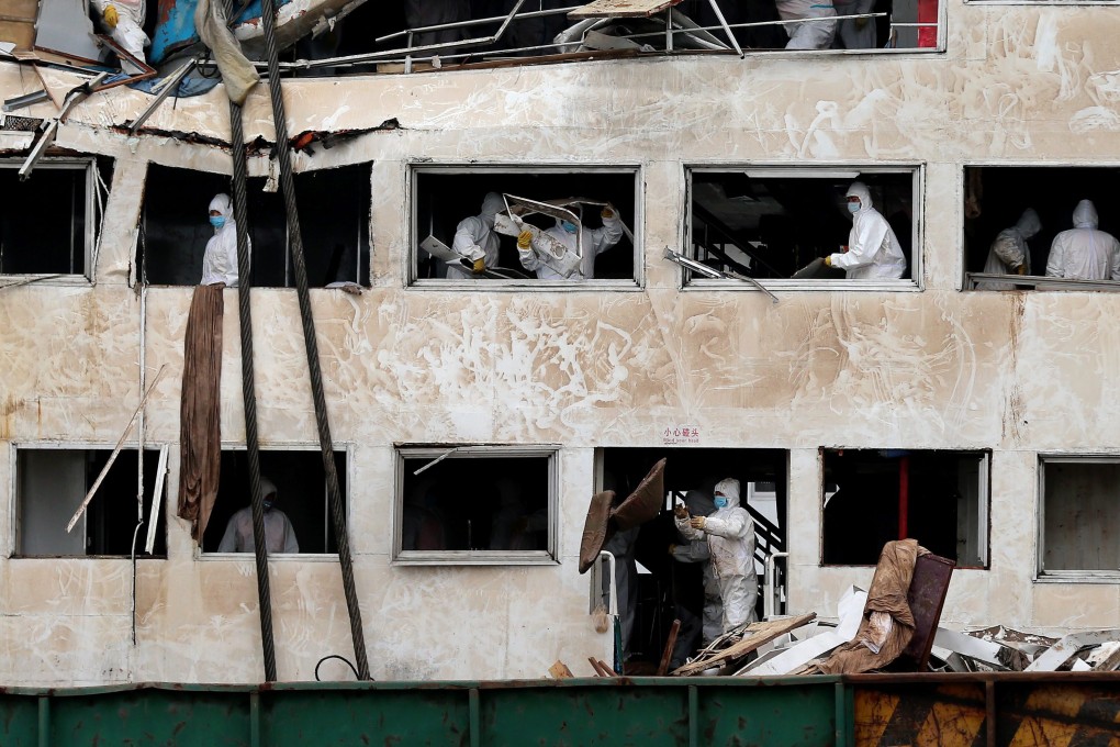 Rescuers work on the formerly capsized ship in Jianli, Hubei province. Photo: EPA