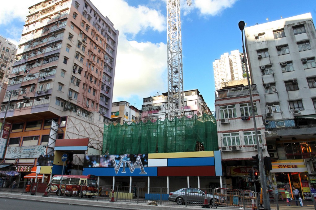 Cheung Kong Property slashed prices on its Viva units in Ma Tau Wai Road. Photo: Dickson Lee