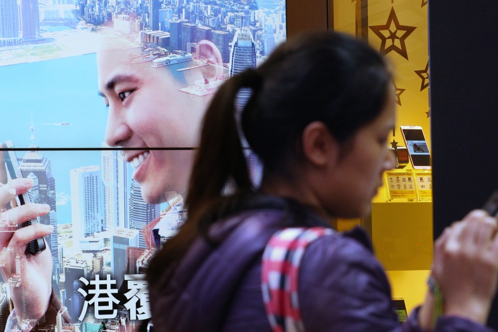 China is the largest market in the world for smartphones and consumers are increasingly choosing higher-end models. Photo: Nora Tam