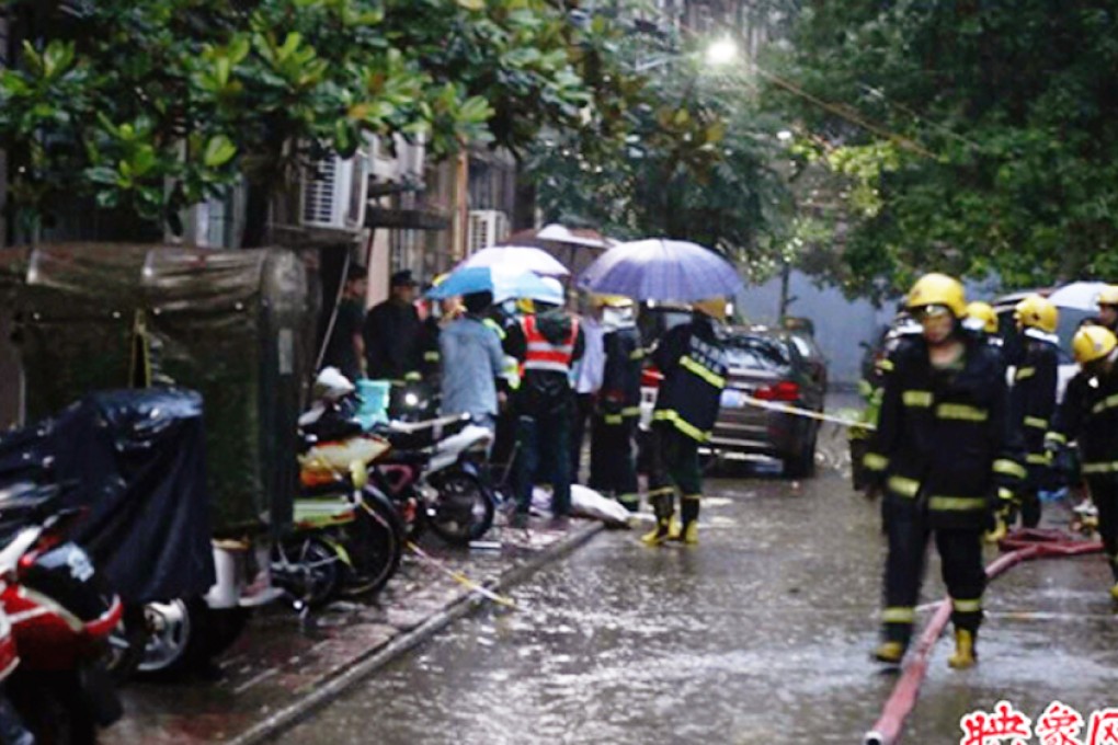 The scene outside the dormitory fire, which killed 13 people in Zhengzhou on Thursday. Photo: Hnr.cn