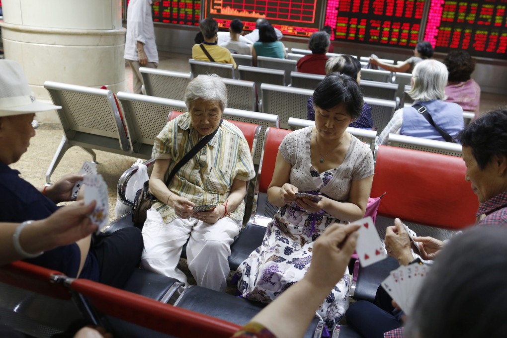 Retail investors feel they are playing a safe hand in backing IPOs in the mainland Chinese stock markets. Photo: EPA