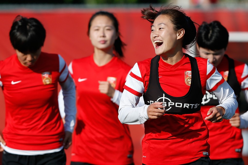 Wu Haiyan has a laugh with teammates in training. Photo: Xinhua