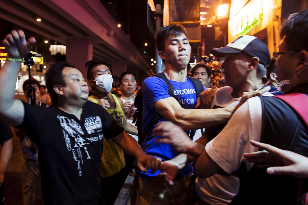A localist protester (left) scuffles with a pro-China demonstrator during an anti-China protest at Mongkok shopping district on June 28, 2015. Photo: Reuters