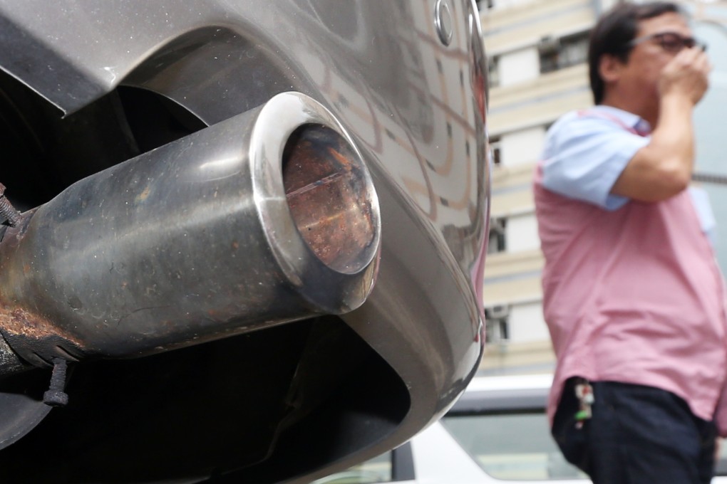 Idling engines affect pedestrians in Hong Kong. Photo: SCMP Pictures