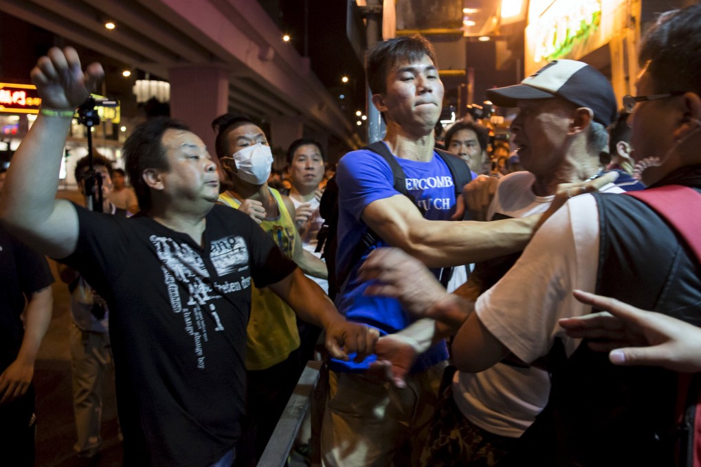 A localist protester (left) scuffles with a pro-China demonstrator during an anti-China protest at Mongkok shopping district in Hong Kong. Photo: Reuters