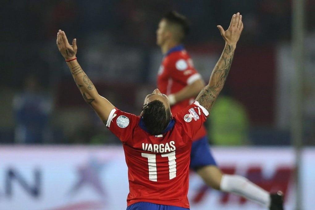 Eduardo Vargas celebrates Chile's victory. Photo: EPA