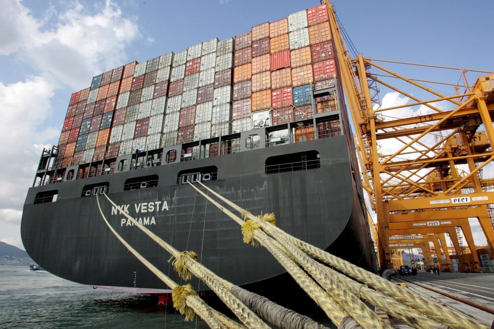 A survey forecast Korean exports to fall for a sixth straight month in June, pressured by a slowdown in China. Photo: EPA