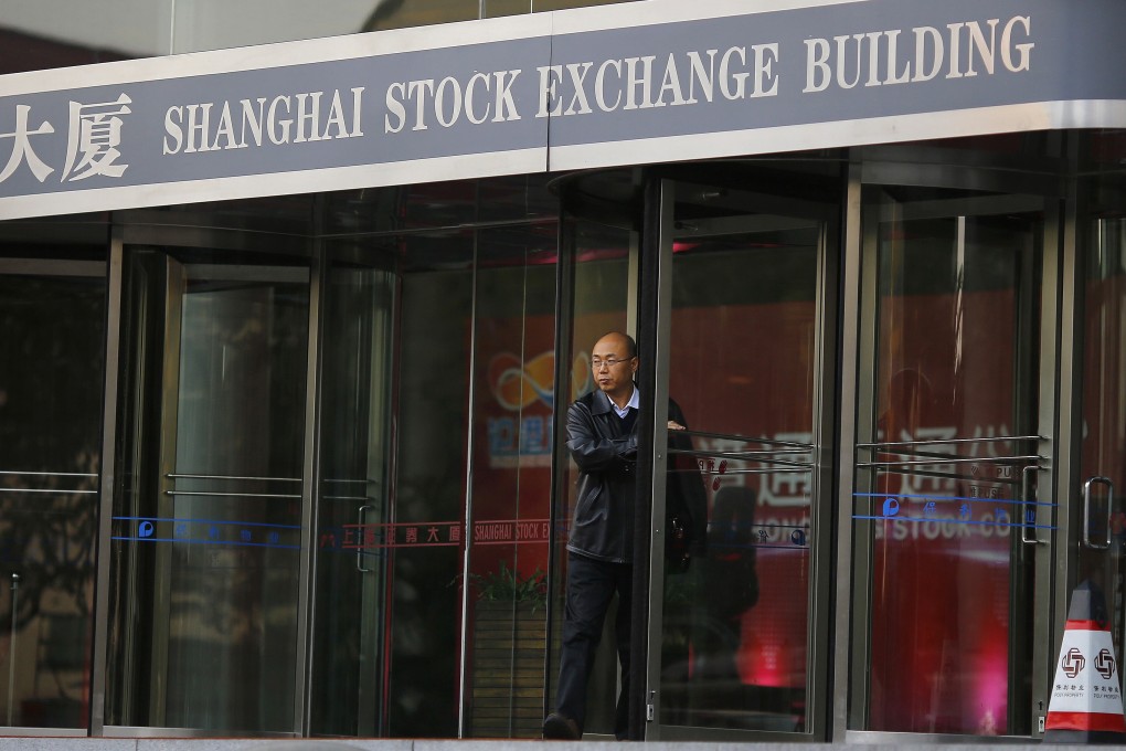 People go in and out of the Shanghai Stock Exchange building as leverage risk is increasing in China, especially when the market suffers a severe downturn. Photo: Reuters