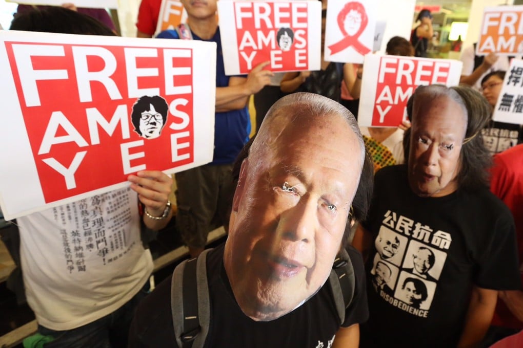 Protesters hold placards outside the Admiralty headquarters of the Singapore Consulate. Photo: Nora Tam