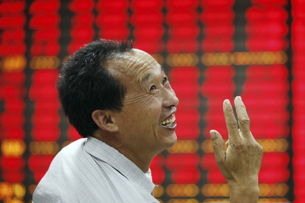 Turnover in Shanghai jumped to 943.4 billion yuan on Monday from 643.5 billion yuan on Friday. Photo: AP