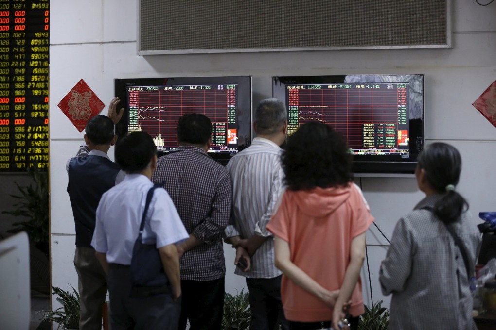 Chinese investors mill about to monitor their stock investments as Beijing's intervention in the falling equity markets risks damaging its global aspirations. Photo: Reuters